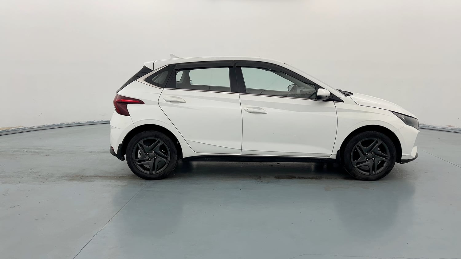Used 2023 Hyundai i20 Sportz 1.2 MT Petrol Manual exterior RIGHT SIDE VIEW