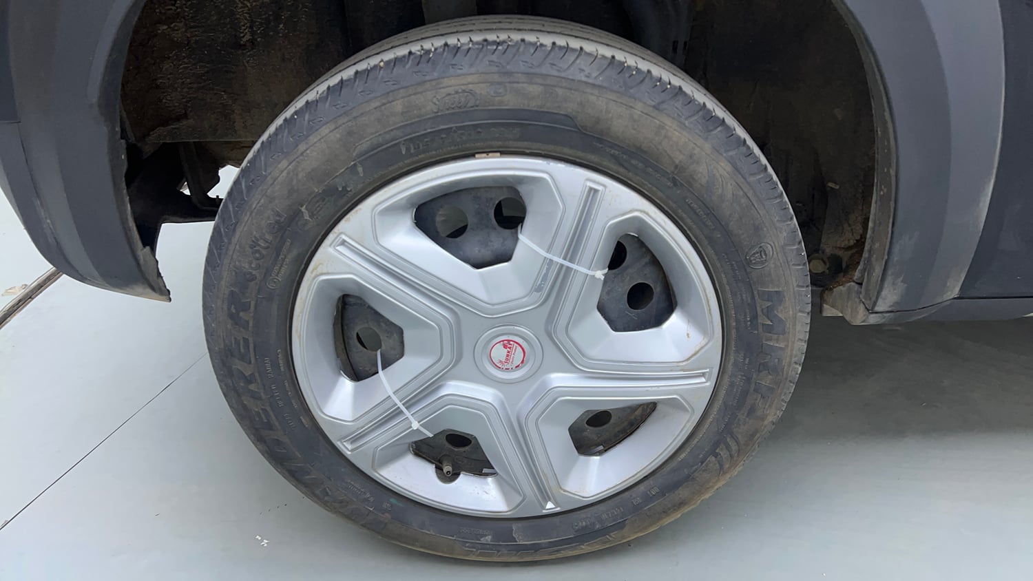 Used 2025 Renault Kiger RXL Petrol Manual tyres RIGHT REAR TYRE RIM VIEW