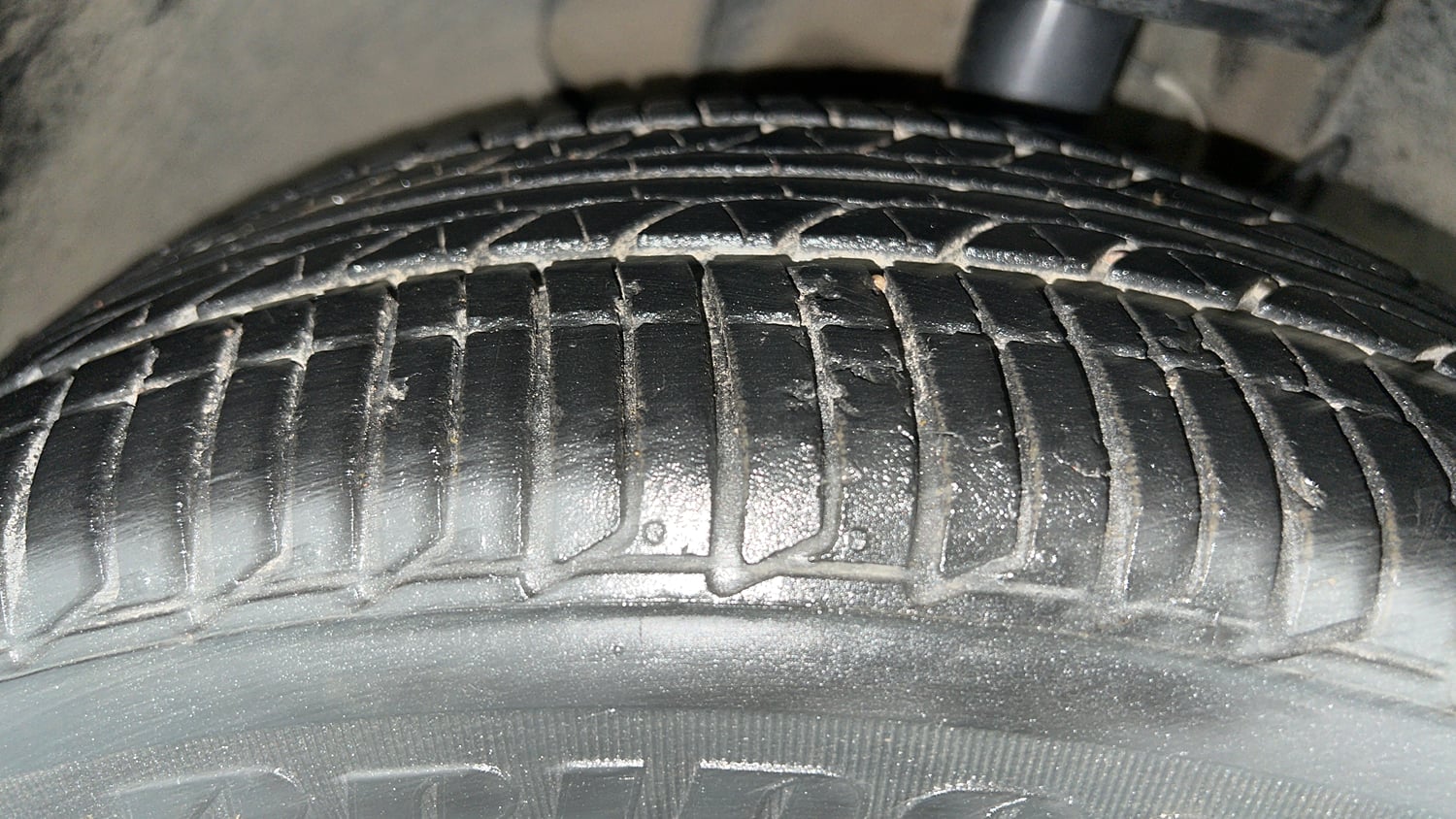 Used 2023 Tata Tiago XZ Plus Petrol Manual tyres RIGHT FRONT TYRE TREAD VIEW