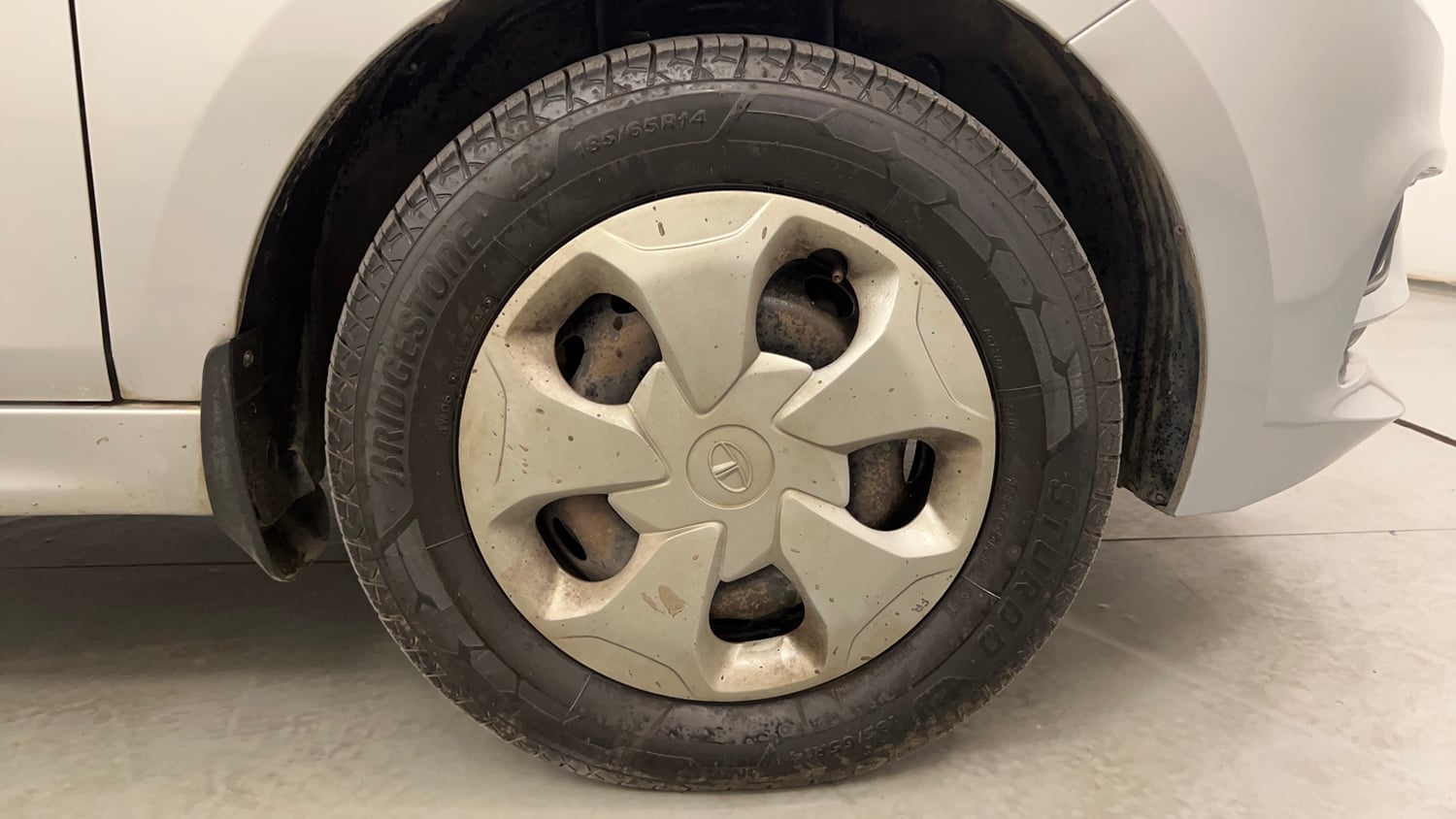 Used 2020 Tata Tigor XM Petrol Manual tyres RIGHT FRONT TYRE RIM VIEW