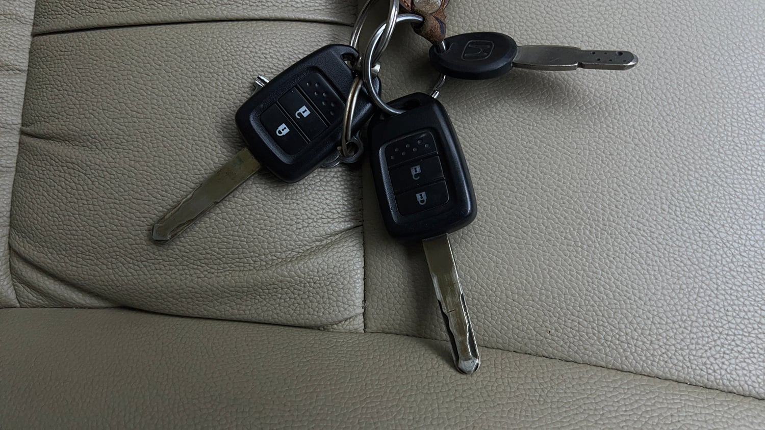 Used 2015 Honda City V Petrol Manual extra CAR KEY VIEW
