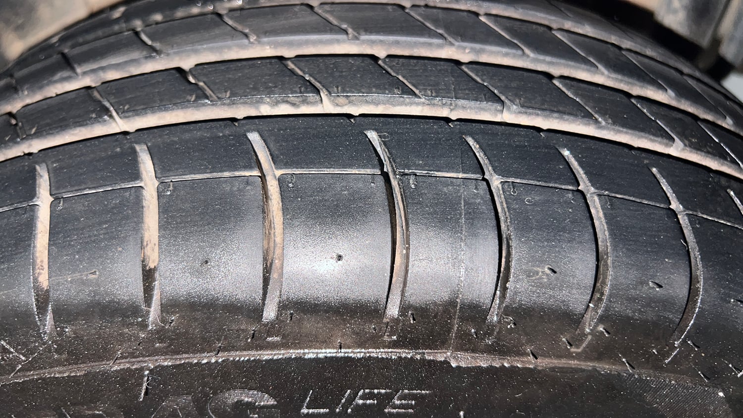 Used 2018 Tata Tigor Revotron XTA Petrol Automatic tyres LEFT REAR TYRE TREAD VIEW