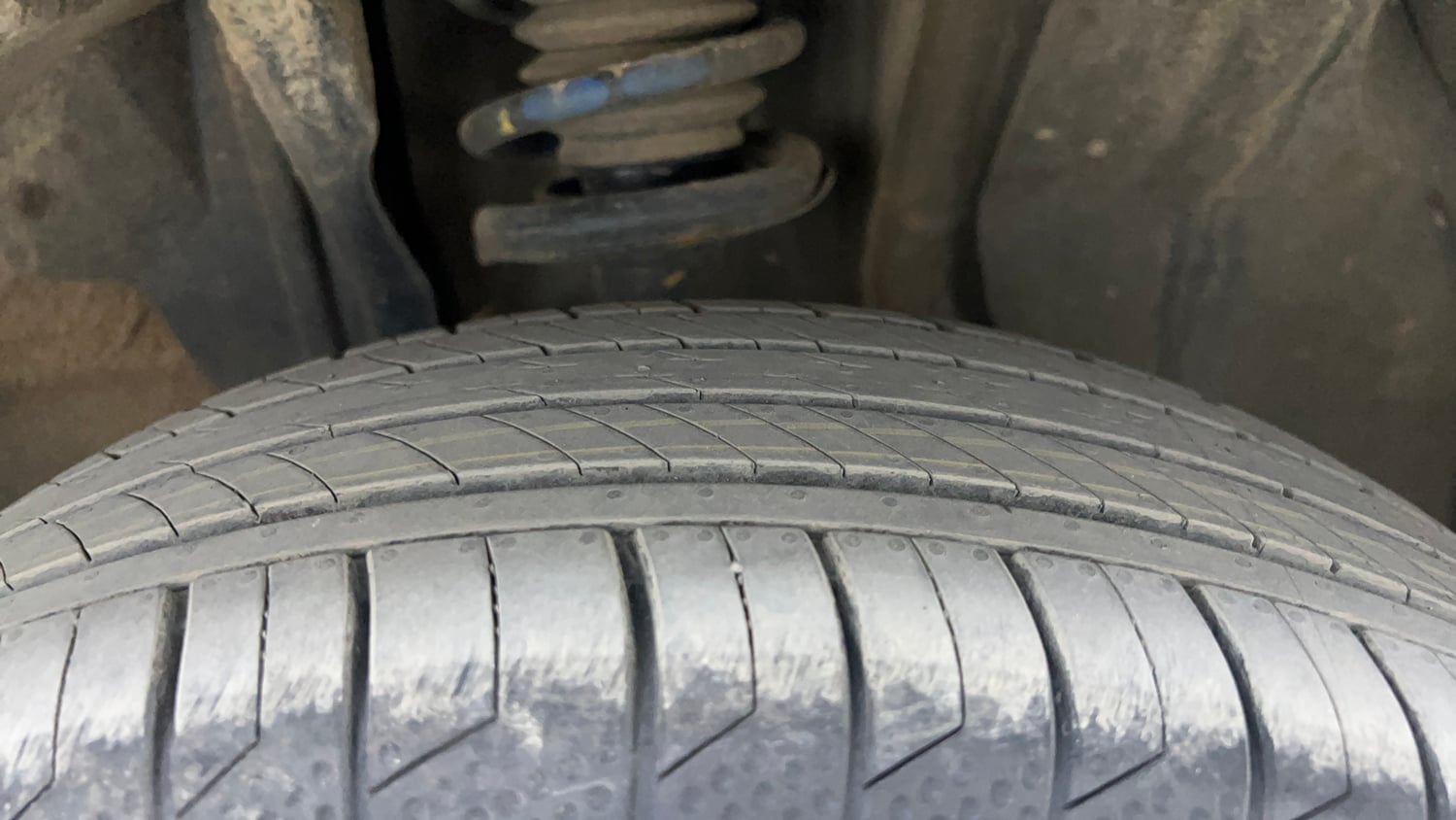 Used 2025 Renault Kiger RXL Petrol Manual tyres RIGHT FRONT TYRE TREAD VIEW