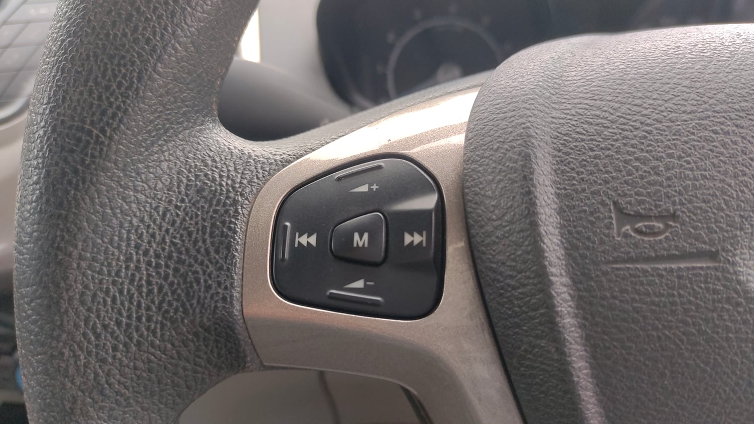 Used 2014 Ford EcoSport Trend 1.5 Ti-VCT Petrol Manual top_features Steering mounted controls