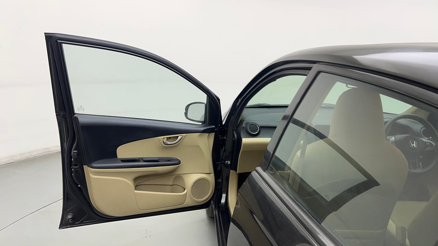 Used 2015 Honda Amaze 1.2 VX i-VTEC Petrol Manual interior LEFT FRONT DOOR OPEN VIEW