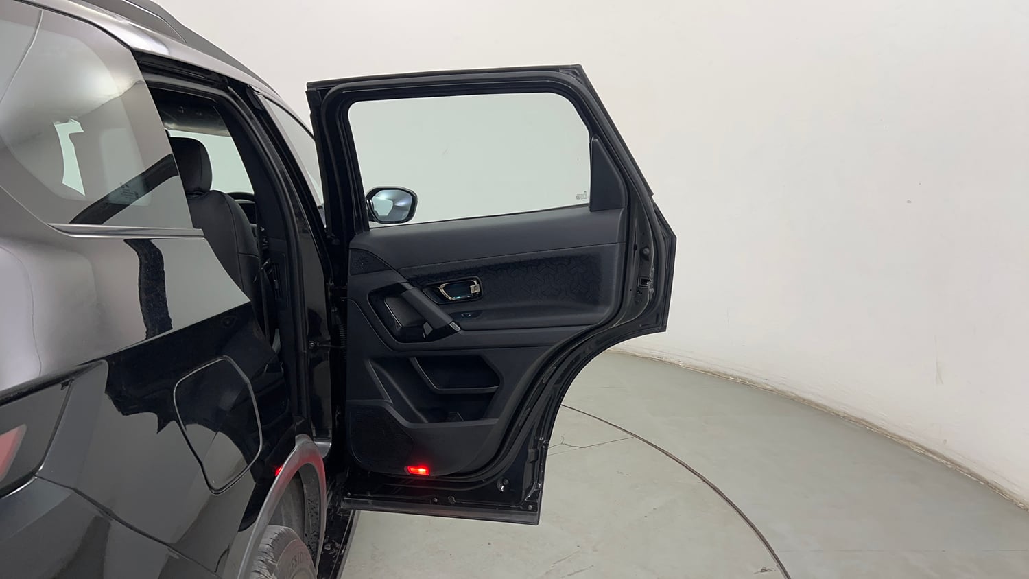 Used 2022 Tata Safari XZA Plus 6 S Dark Edition Diesel Automatic interior RIGHT REAR DOOR OPEN VIEW