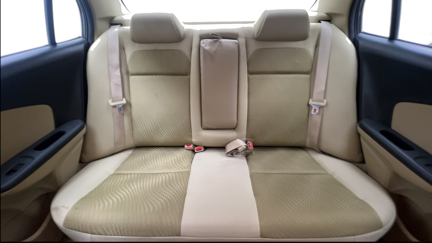 Used 2015 Honda Amaze 1.2 VX i-VTEC Petrol Manual interior REAR SEAT CONDITION VIEW