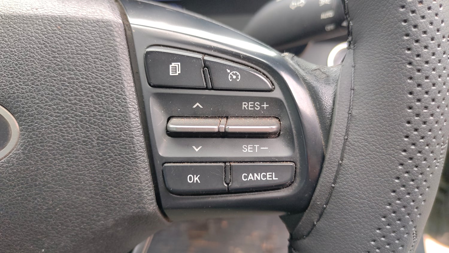 Used 2023 Hyundai Exter SX (O) 1.2 MT Petrol Manual top_features Cruise control