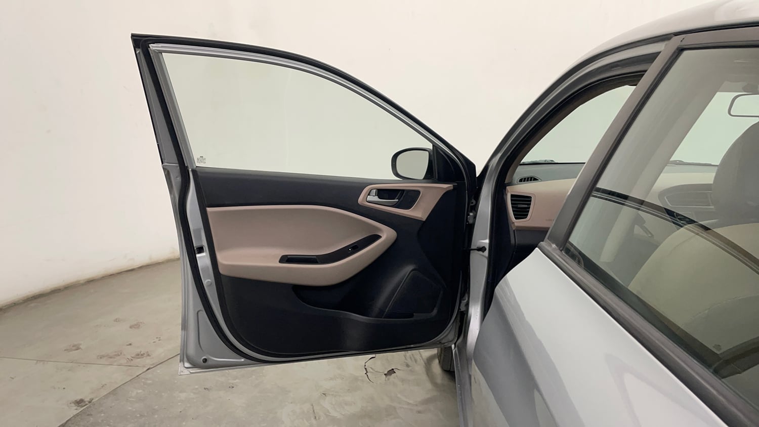 Used 2018 Hyundai Elite i20 Asta 1.2 Petrol Manual interior LEFT FRONT DOOR OPEN VIEW