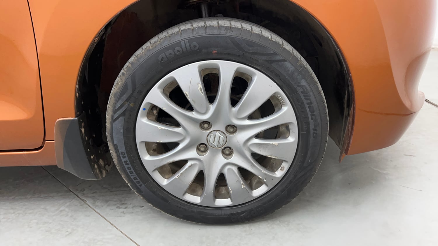 Used 2016 Maruti Suzuki Baleno Zeta 1.2 Petrol Manual tyres RIGHT FRONT TYRE RIM VIEW