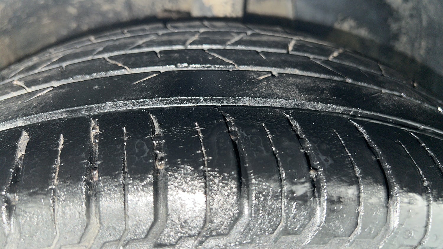 Used 2023 Hyundai i20 Sportz 1.2 MT Petrol Manual tyres RIGHT FRONT TYRE TREAD VIEW