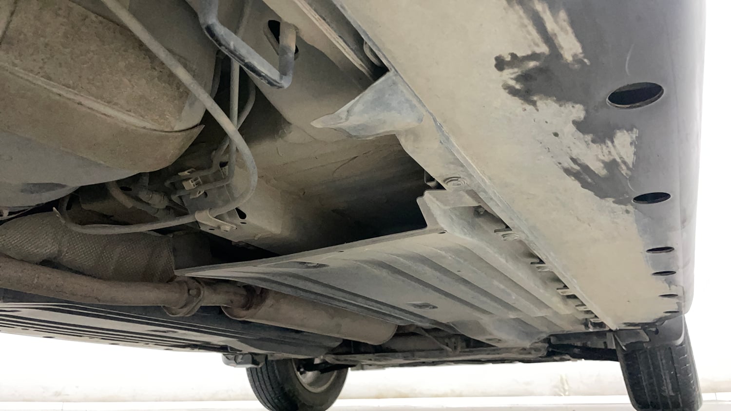 Used 2023 Maruti Suzuki Grand Vitara Zeta Smart Hybrid Petrol Manual extra REAR RIGHT UNDERBODY VIEW
