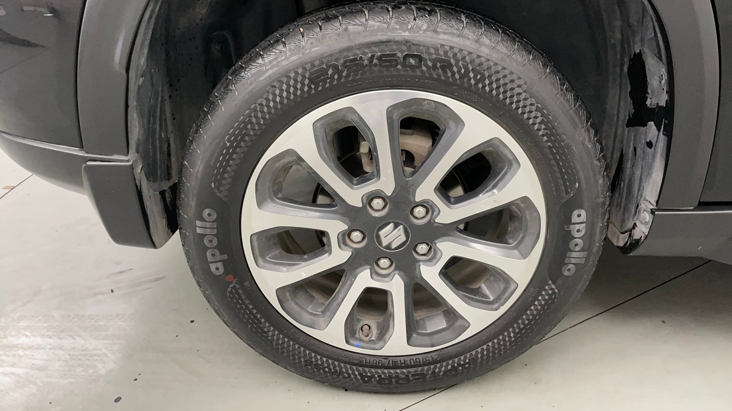 Used 2023 Maruti Suzuki Grand Vitara Zeta Smart Hybrid Petrol Manual tyres RIGHT REAR TYRE RIM VIEW