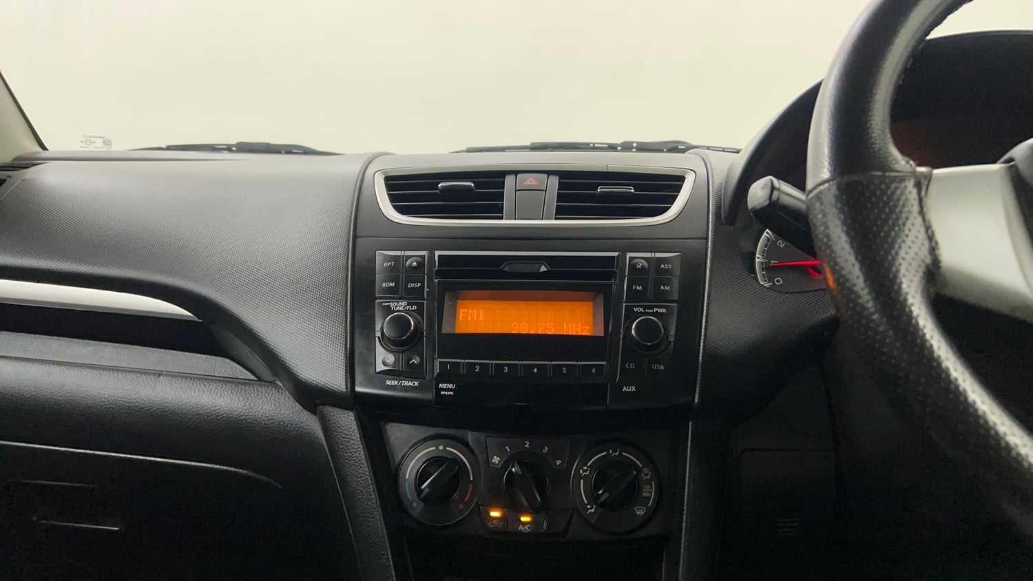 Used 2017 Maruti Suzuki Swift VXi Petrol Manual interior MUSIC SYSTEM & AC CONTROL VIEW