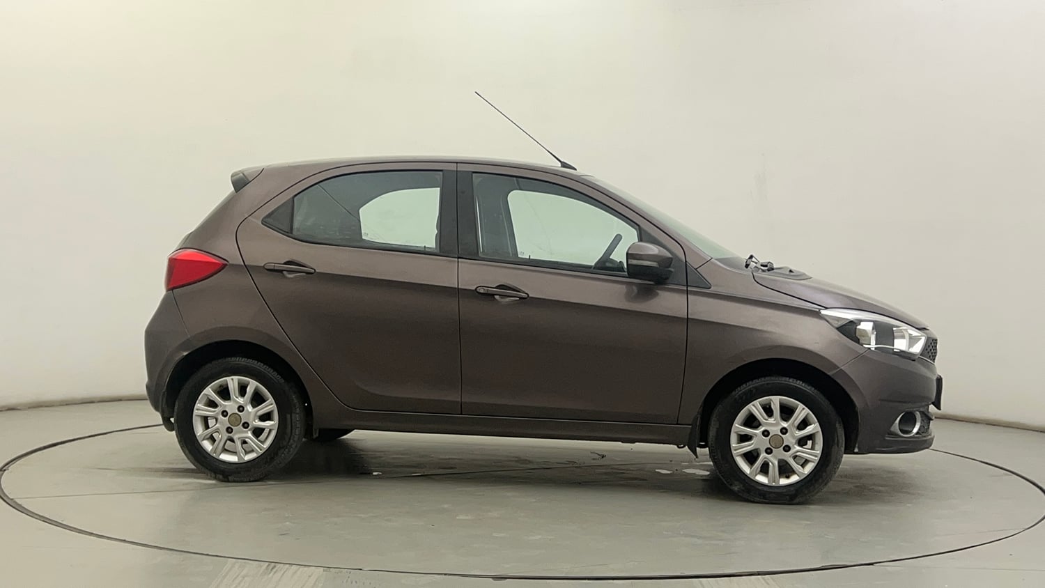Used 2017 Tata Tiago Revotron XZA Petrol Automatic exterior RIGHT SIDE VIEW