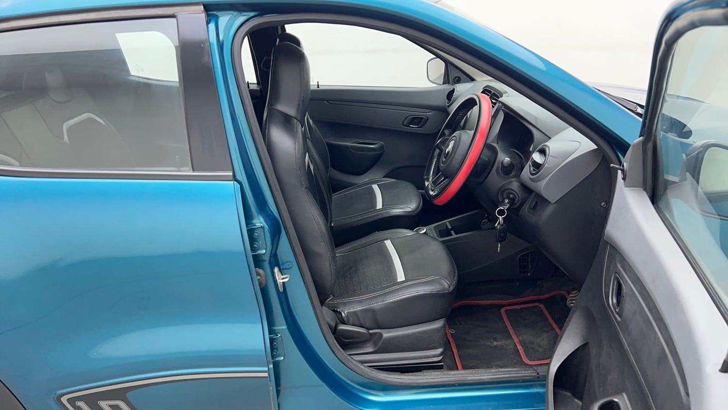 Used 2021 Renault Kwid RXT 1.0 AMT Opt Petrol Automatic interior RIGHT SIDE FRONT DOOR CABIN VIEW