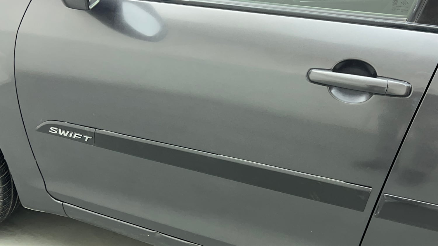 Used 2015 Maruti Suzuki Swift VXi Petrol Manual dents MINOR SCRATCH