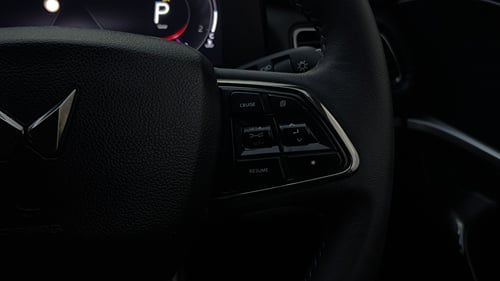 Used 2025 Mahindra XUV700 AX7 Luxury Pack Petrol AT 7 STR Petrol Automatic top_features Cruise control