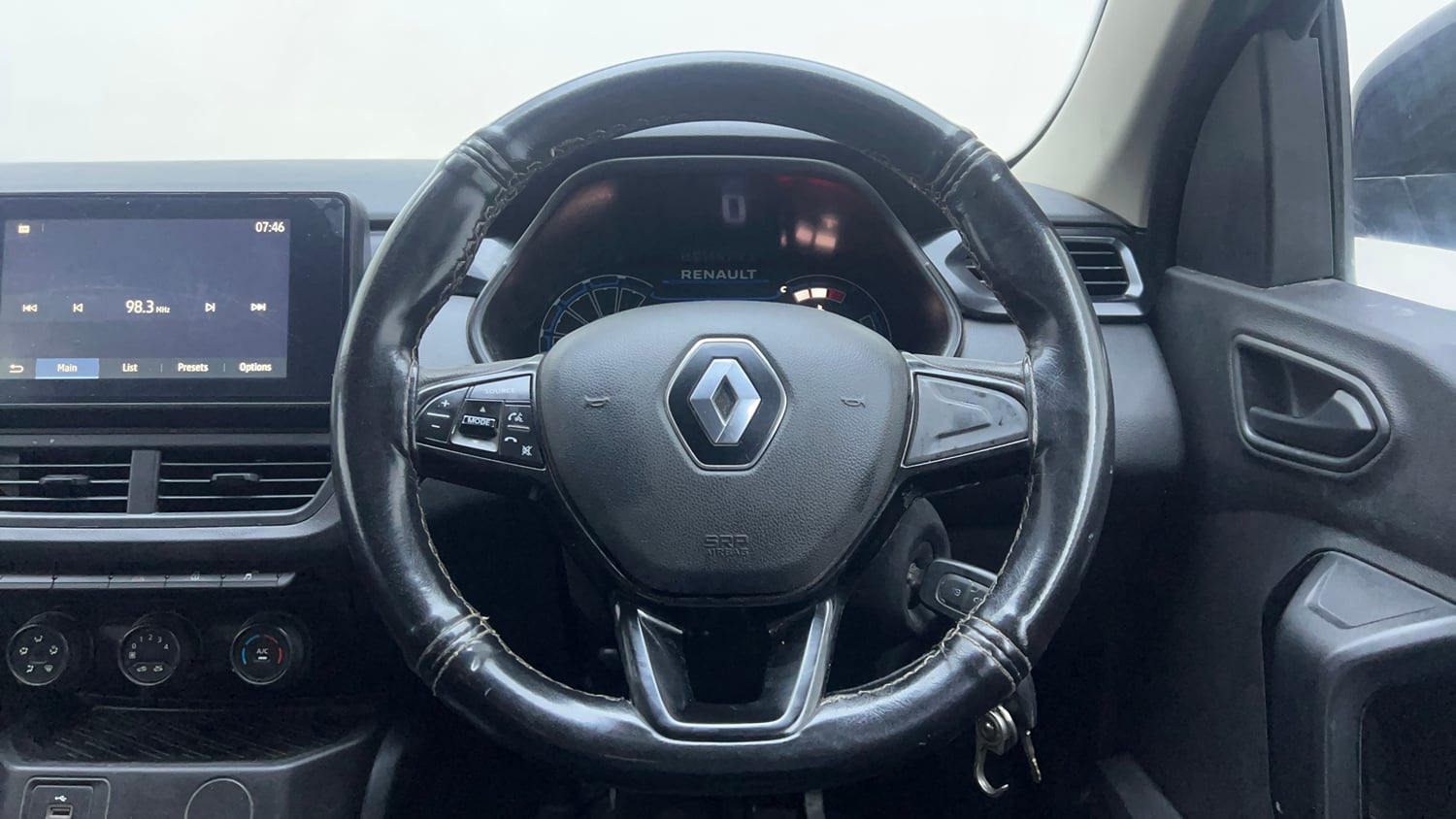 Used 2025 Renault Kiger RXL Petrol Manual interior STEERING VIEW