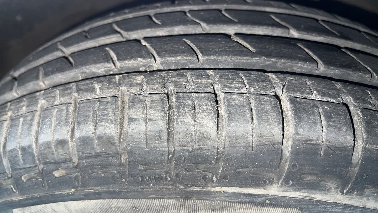 Used 2024 Hyundai Grand i10 Nios Magna 1.2 Kappa AMT Petrol Automatic tyres RIGHT FRONT TYRE TREAD VIEW