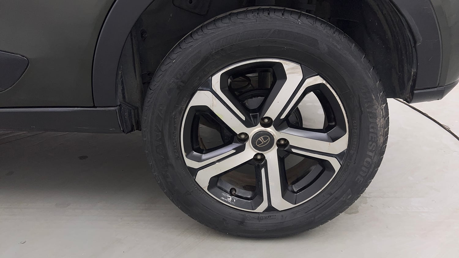 Used 2022 Tata Nexon XZA Plus Diesel Diesel Automatic tyres LEFT REAR TYRE RIM VIEW