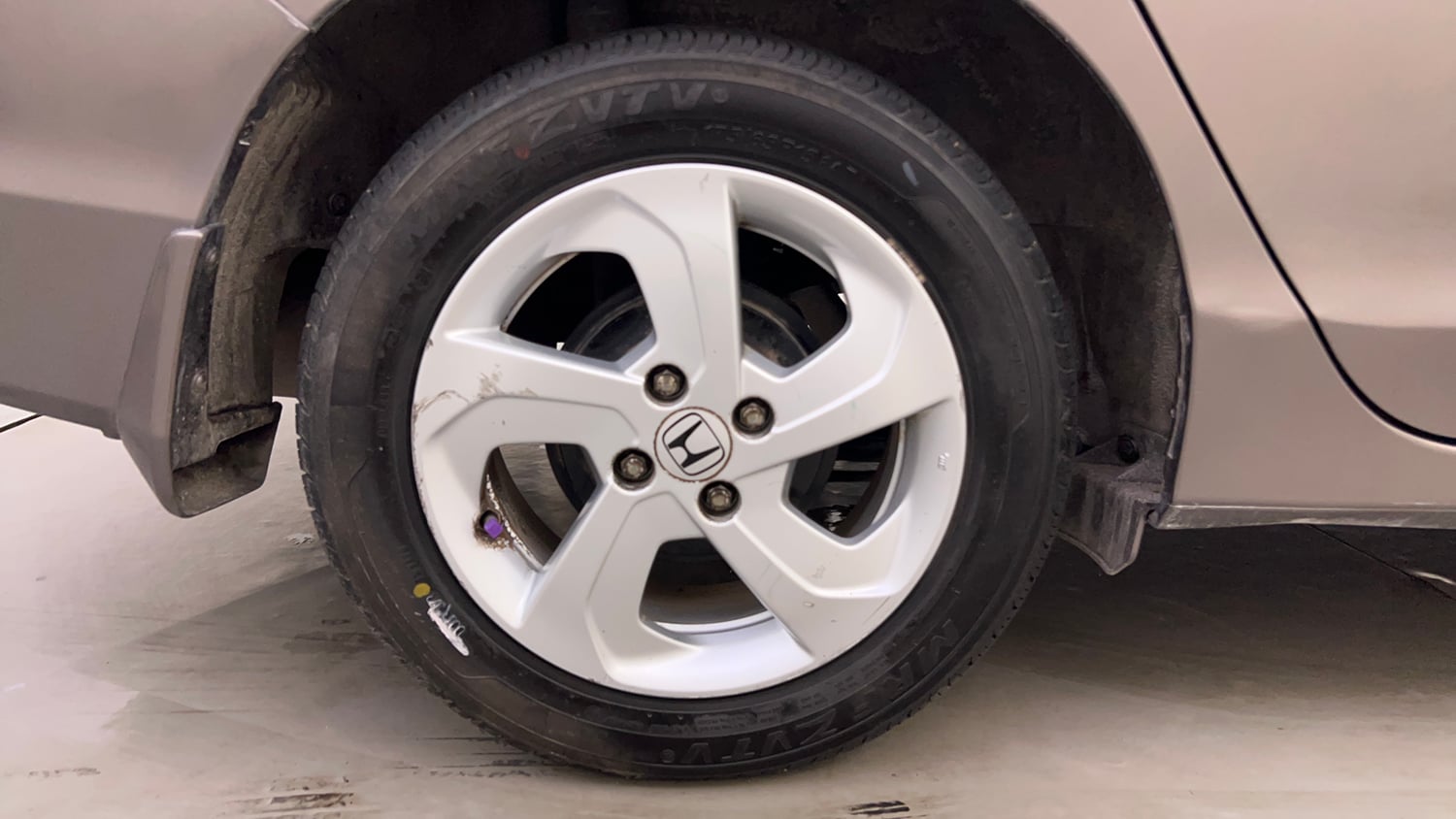 Used 2016 Honda City VX CVT Petrol Automatic tyres RIGHT REAR TYRE RIM VIEW