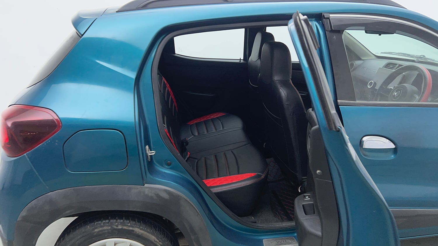Used 2022 Renault Kwid RXT 1.0 Petrol Manual interior RIGHT SIDE REAR DOOR CABIN VIEW