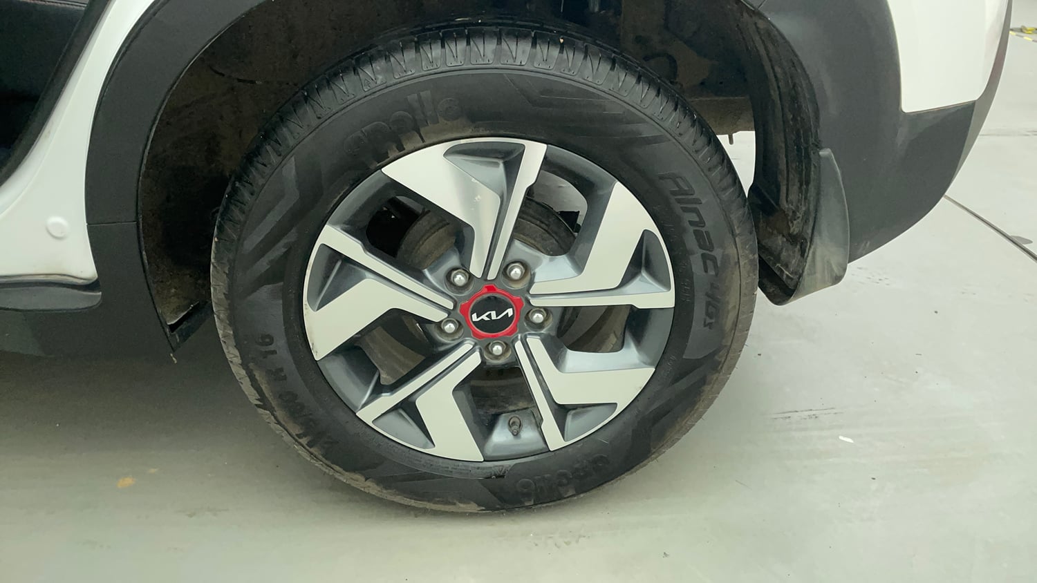 Used 2023 Kia Sonet GTX Plus 1.0 Turbo Petrol DCT Petrol Automatic tyres LEFT REAR TYRE RIM VIEW