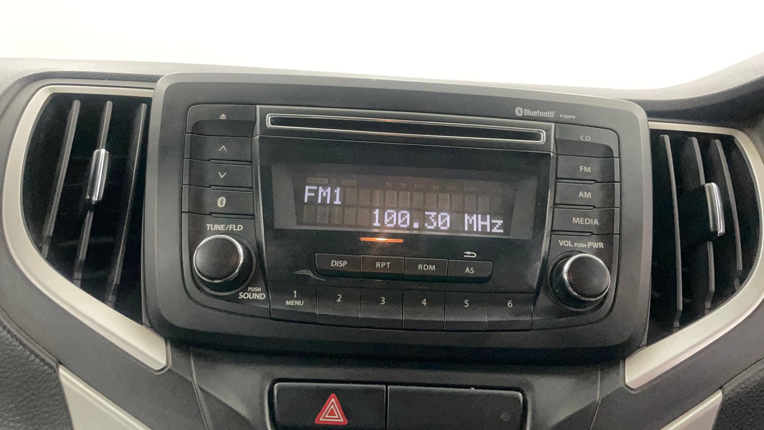 Used 2017 Maruti Suzuki Baleno Delta 1.2 Petrol Manual top_features Integrated (in-dash) music system