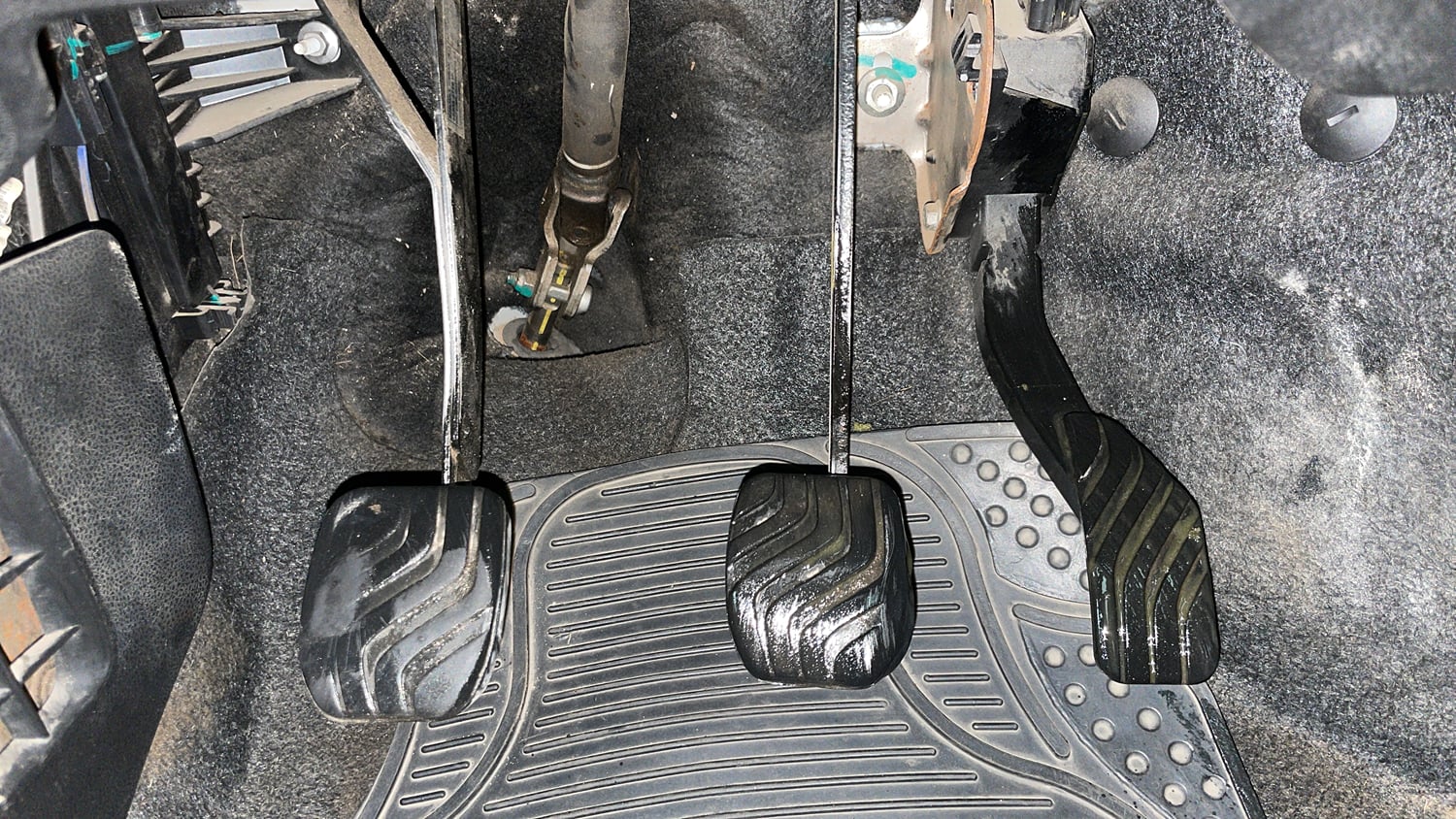 Used 2017 Renault Kwid 1.0 RXL Petrol Manual interior PEDALS VIEW