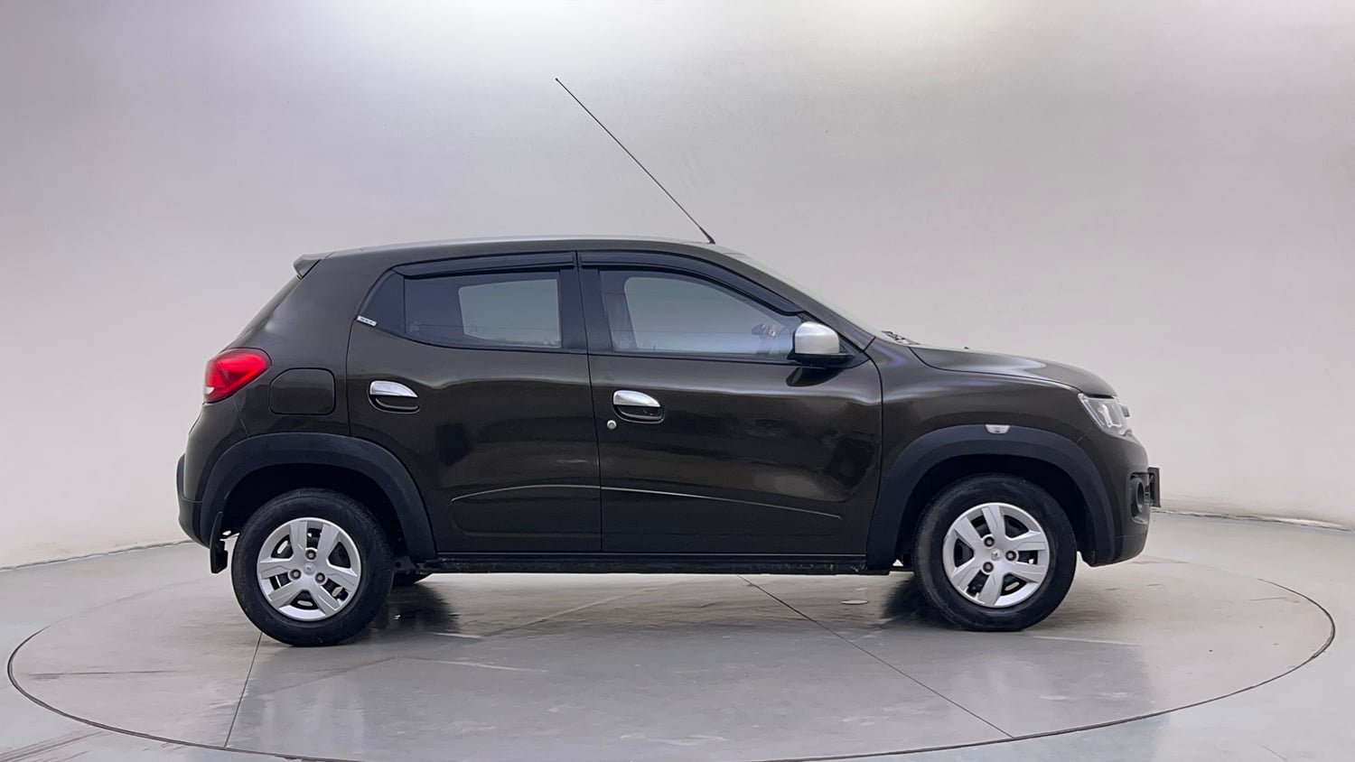 Used 2018 Renault Kwid 1.0 RXT Petrol Manual exterior RIGHT SIDE VIEW