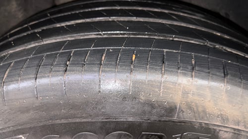 Used 2025 Mahindra XUV700 AX7 Luxury Pack Petrol AT 7 STR Petrol Automatic tyres RIGHT REAR TYRE TREAD VIEW