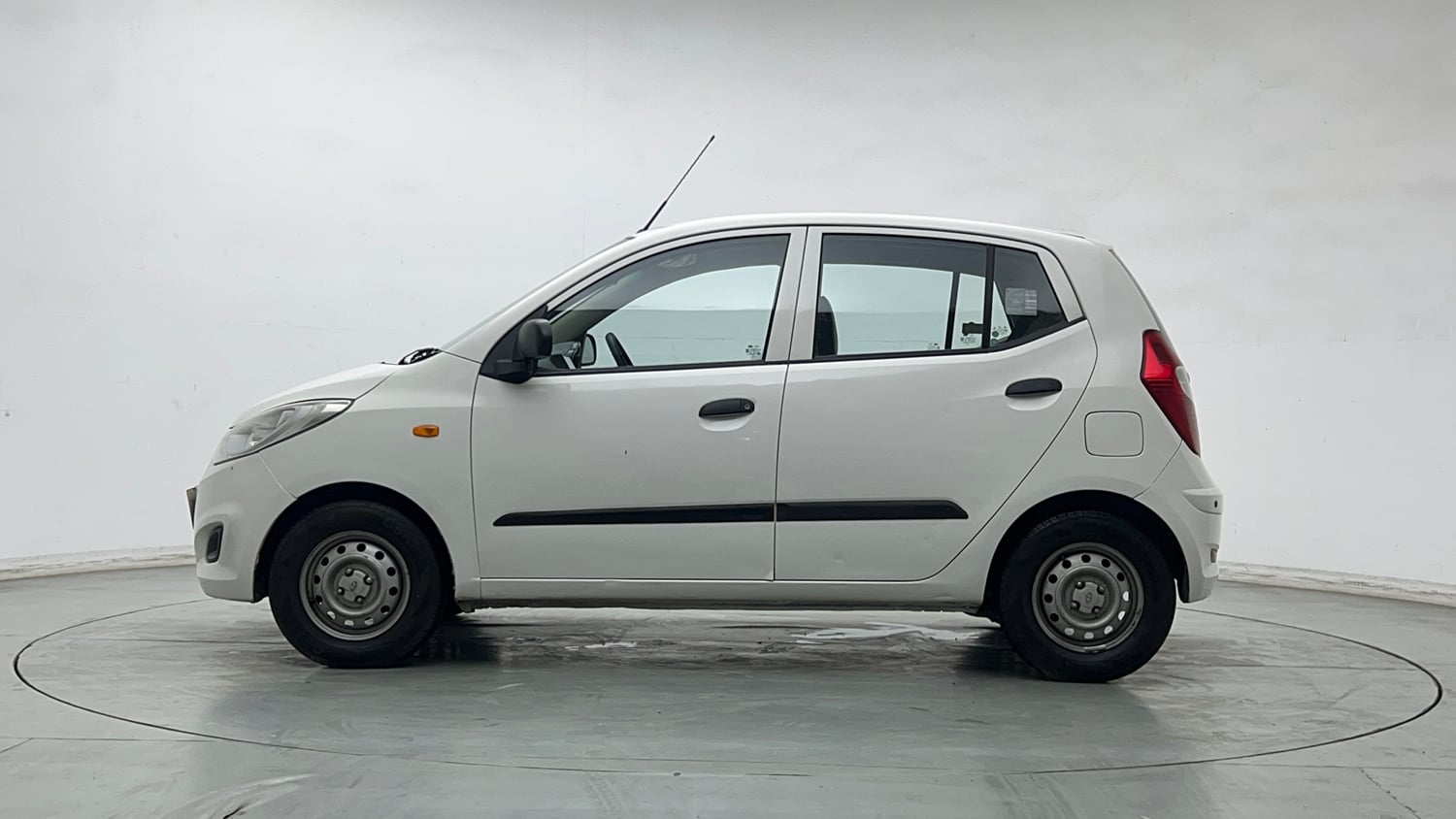 Used 2015 Hyundai i10 Magna 1.1 iRDE2 Petrol Manual exterior LEFT SIDE VIEW