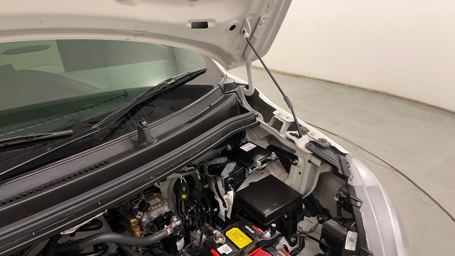 Used 2025 Maruti Suzuki Wagon R VXI 1.0 CNG Cng Manual engine ENGINE LEFT SIDE HINGE & APRON VIEW