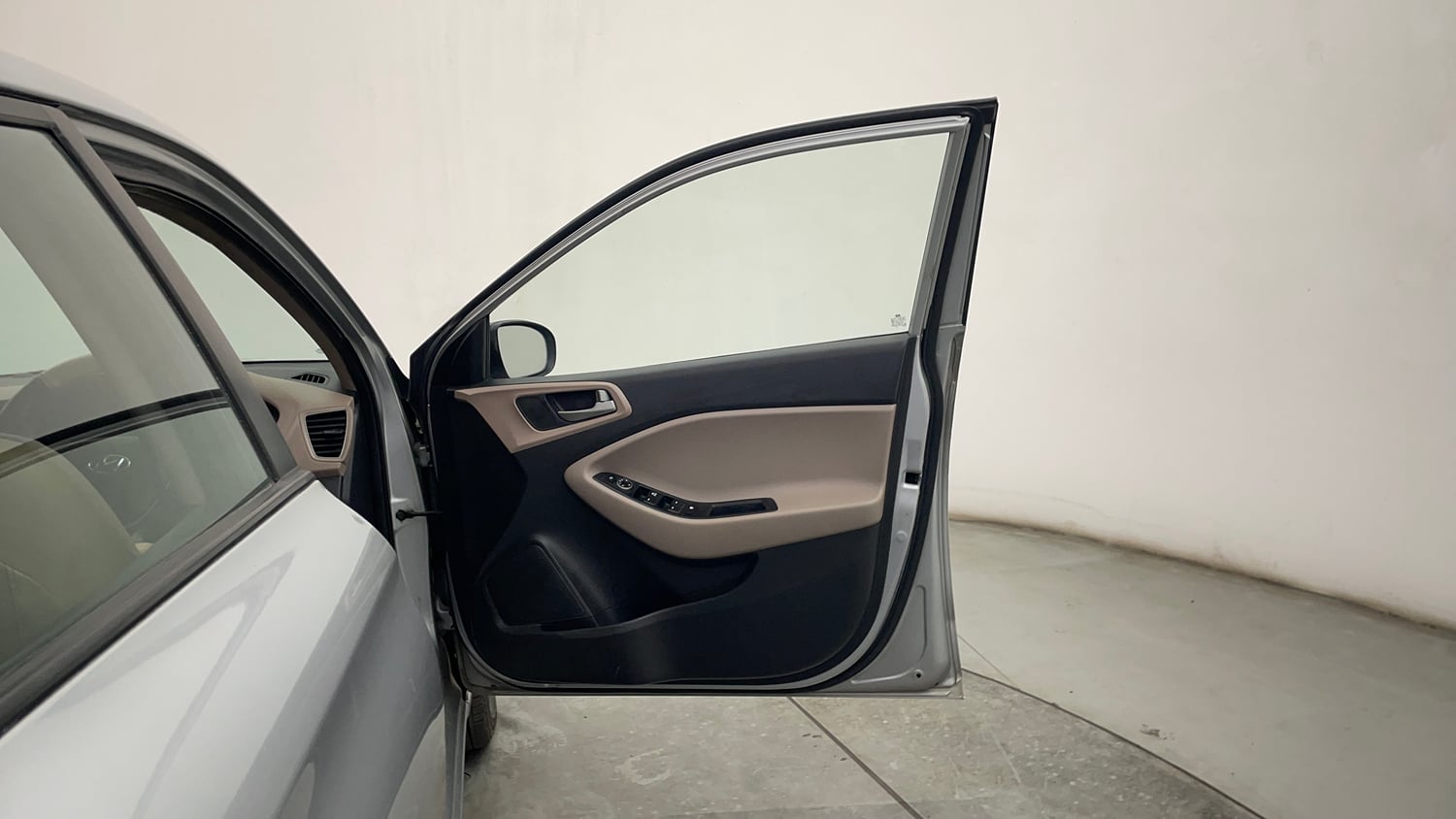 Used 2018 Hyundai Elite i20 Asta 1.2 Petrol Manual interior RIGHT FRONT DOOR OPEN VIEW