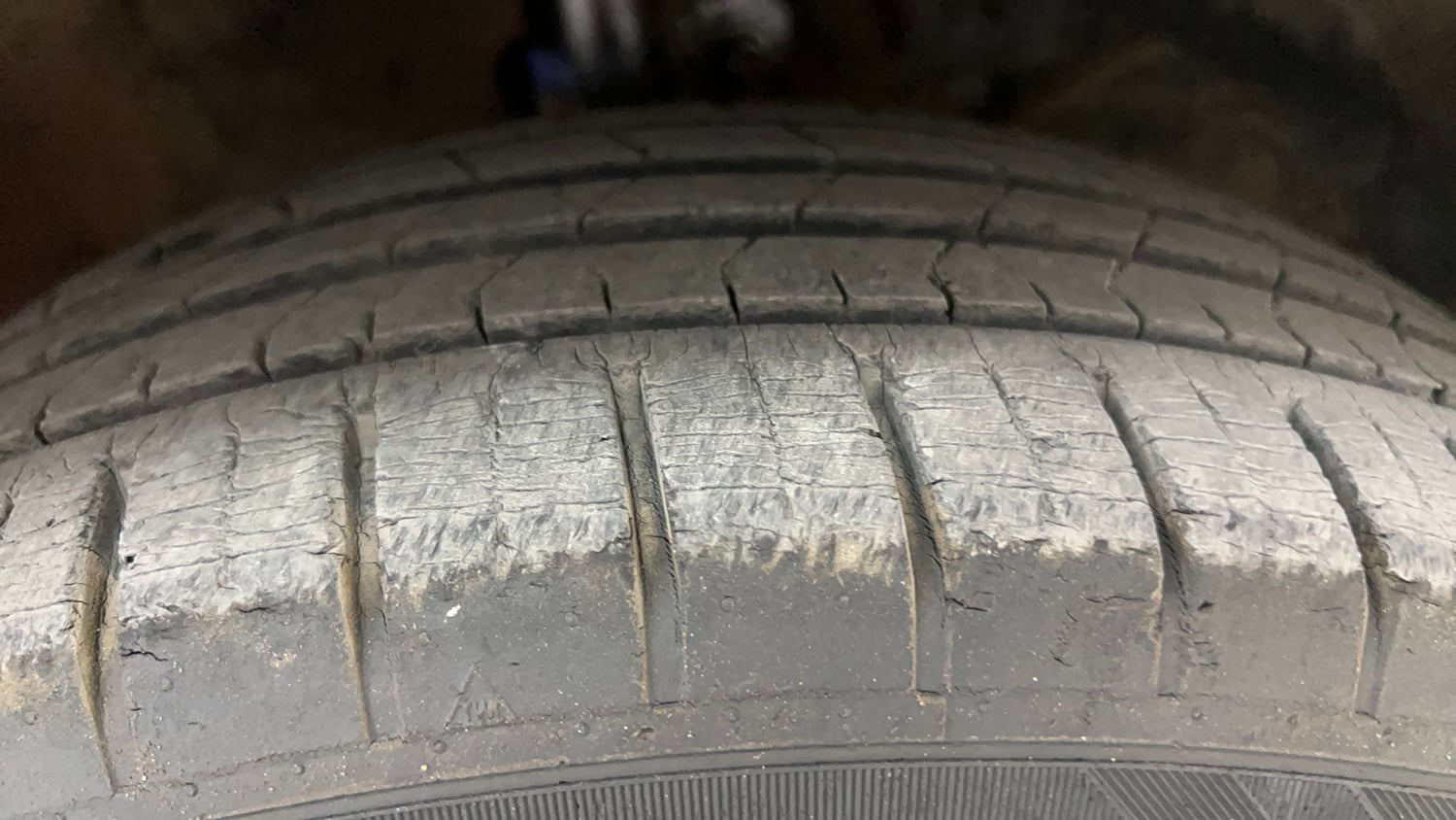 Used 2016 Maruti Suzuki Baleno Zeta 1.2 Petrol Manual tyres RIGHT FRONT TYRE TREAD VIEW