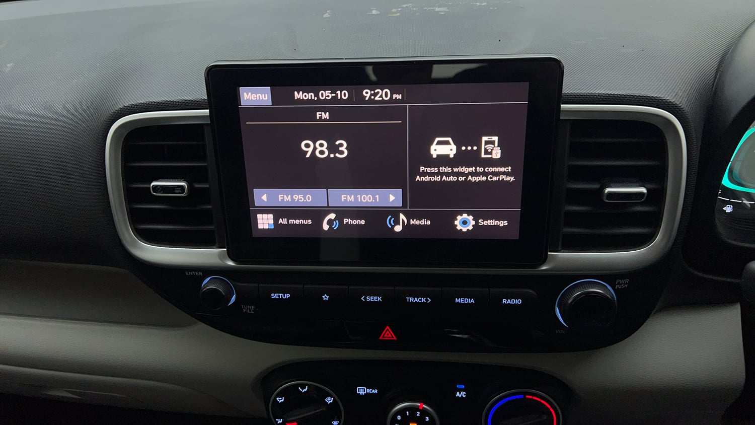 Used 2025 Hyundai Venue S (O) Plus 1.2 Petrol Petrol Manual top_features Touch screen infotainment system