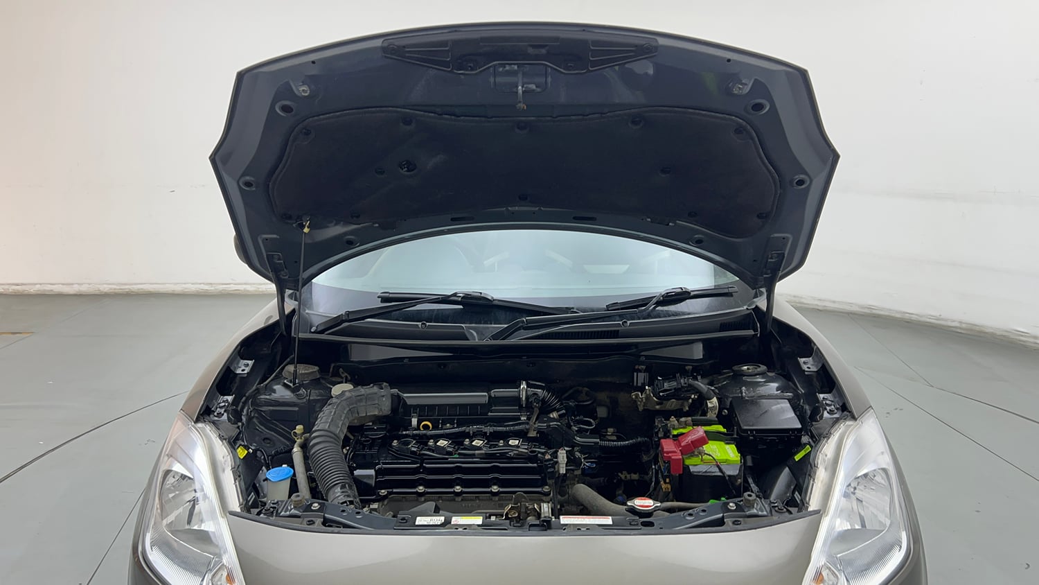 Used 2020 Maruti Suzuki Swift LXi Petrol Manual engine ENGINE & BONNET OPEN FRONT VIEW