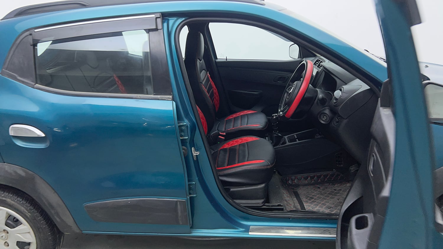 Used 2022 Renault Kwid RXT 1.0 Petrol Manual interior RIGHT SIDE FRONT DOOR CABIN VIEW