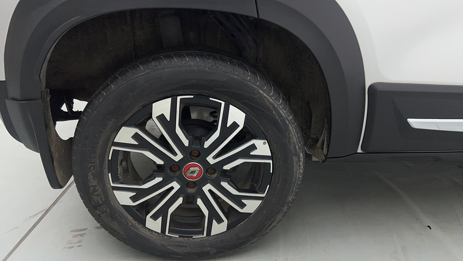 Used 2022 Renault Kiger RXZ 1.0 Turbo MT Petrol Manual tyres RIGHT REAR TYRE RIM VIEW