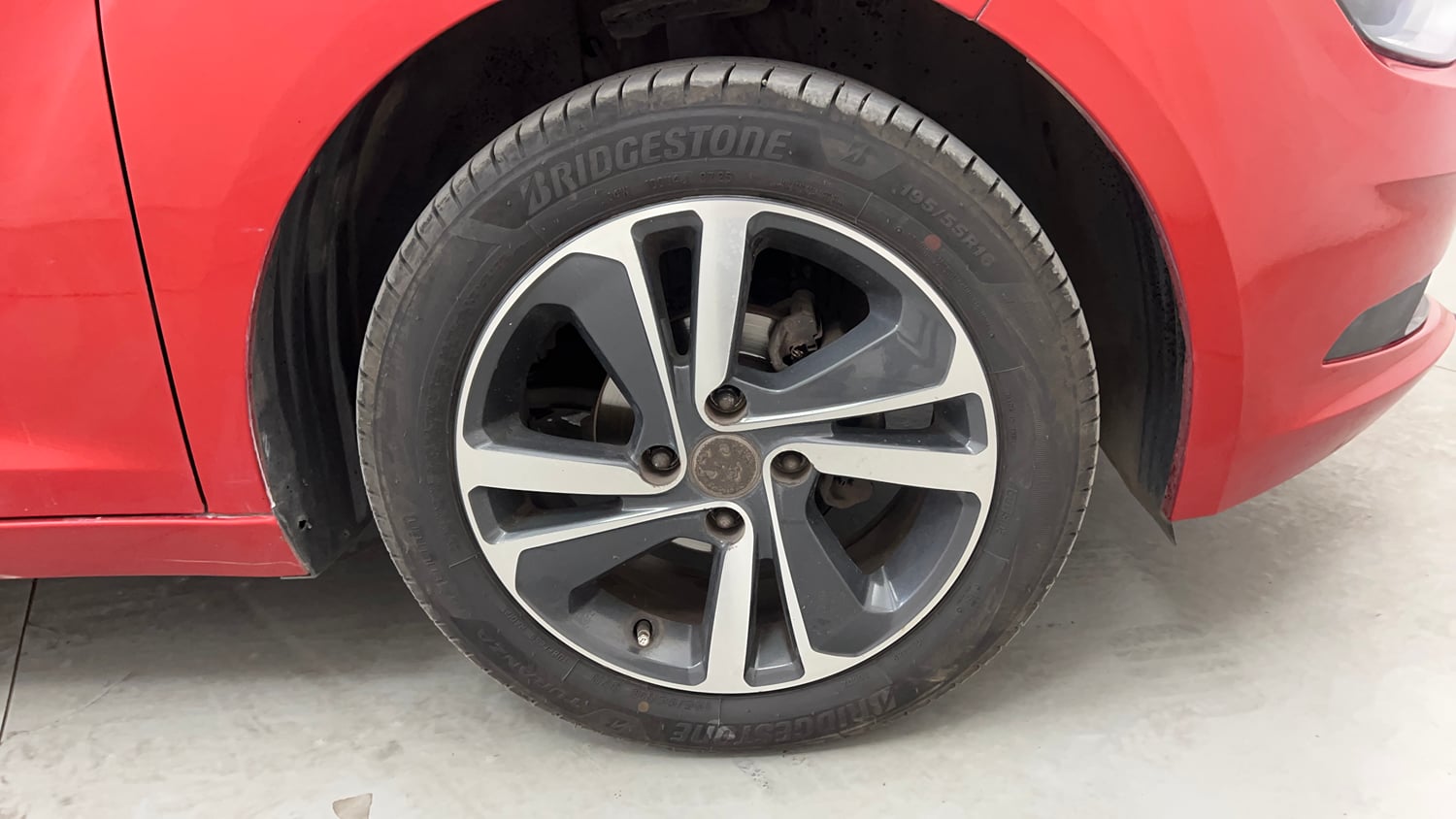 Used 2021 Tata Altroz XZ Petrol Petrol Manual tyres RIGHT FRONT TYRE RIM VIEW