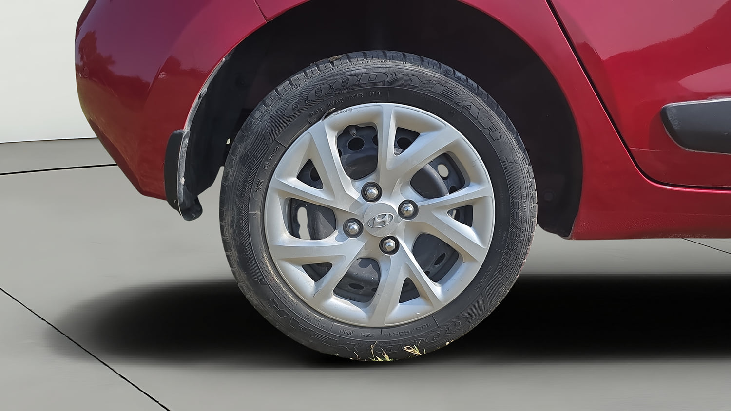 Used 2018 Hyundai Grand i10 Sportz 1.2 Kappa VTVT Petrol Manual tyres RIGHT REAR TYRE RIM VIEW