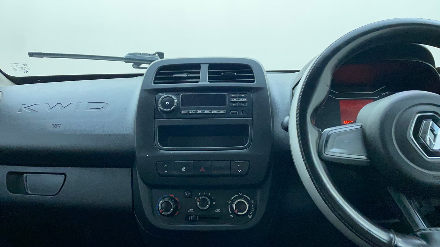 Used 2023 Renault Kwid RXL (O) 1.0 Petrol Manual interior MUSIC SYSTEM & AC CONTROL VIEW