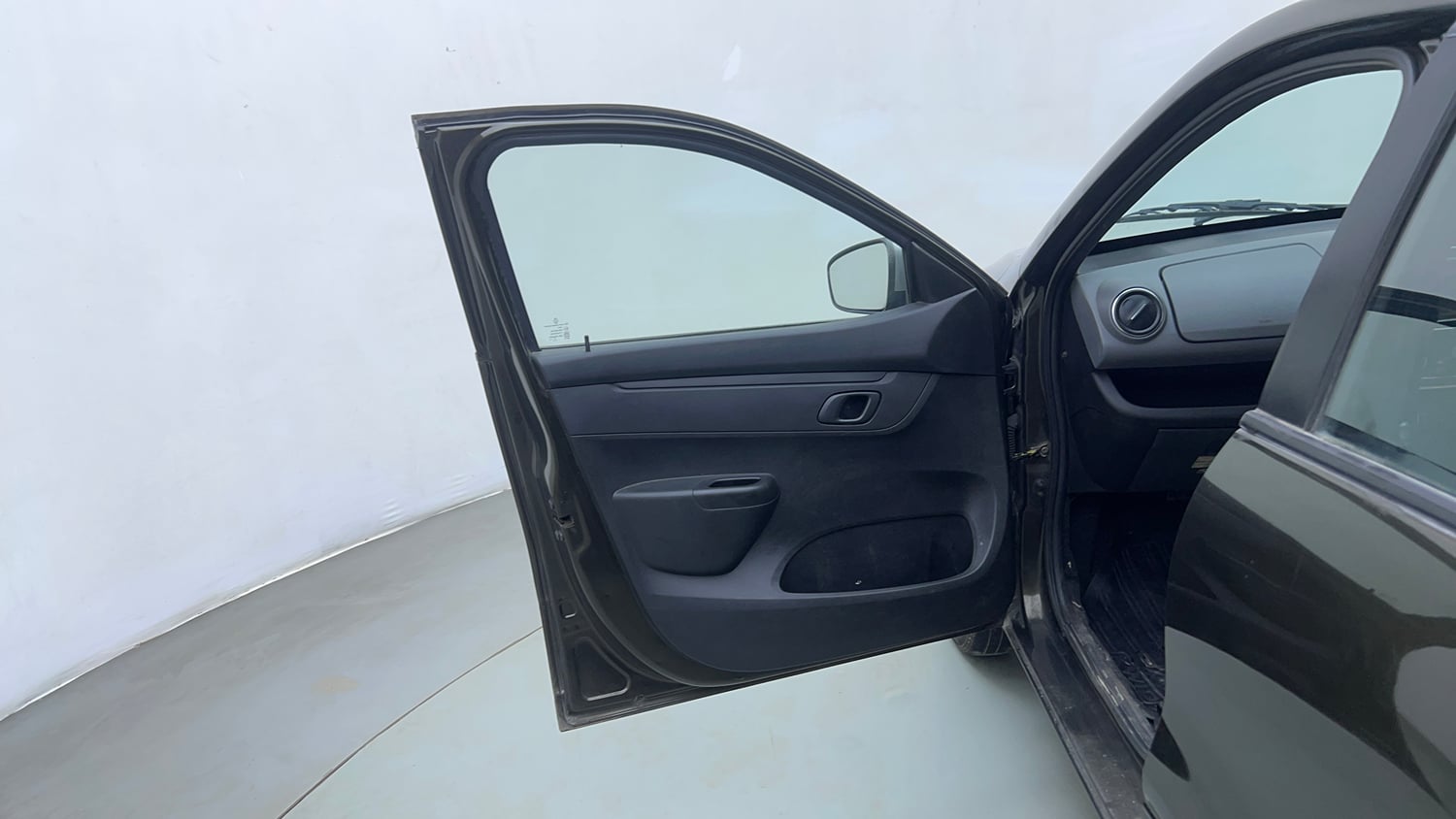 Used 2017 Renault Kwid 1.0 RXT Petrol Manual interior LEFT FRONT DOOR OPEN VIEW