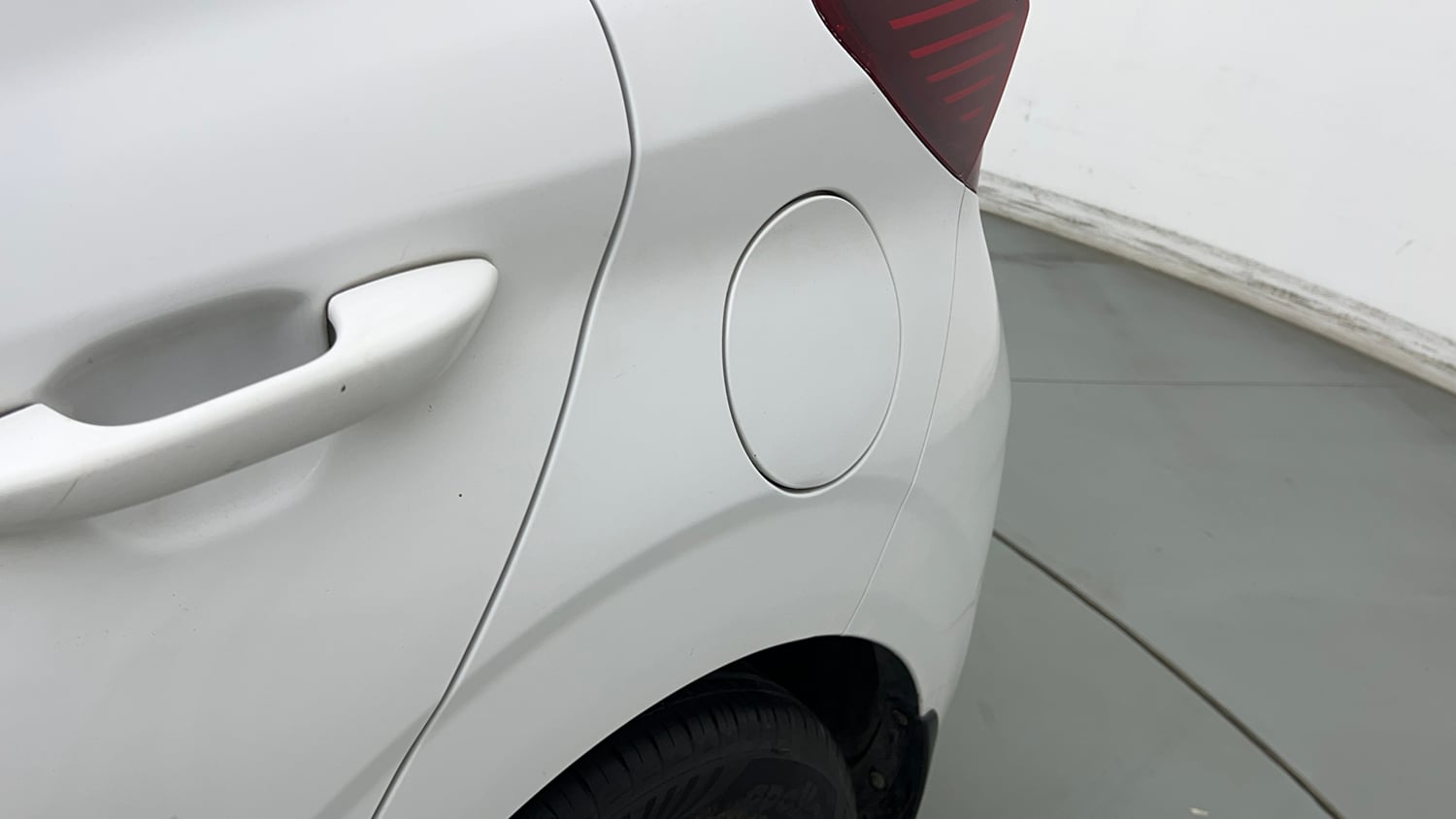 Used 2024 Hyundai Grand i10 Nios Magna 1.2 Kappa AMT Petrol Automatic dents MINOR SCRATCH
