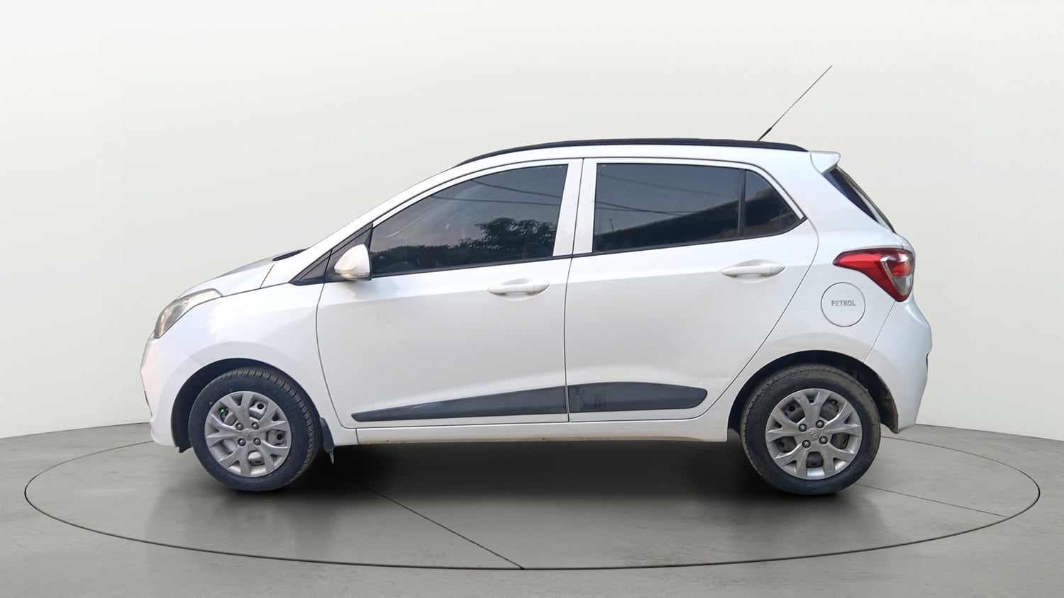 Used 2015 Hyundai Grand i10 Sportz 1.2 Kappa VTVT Petrol Manual exterior LEFT SIDE VIEW