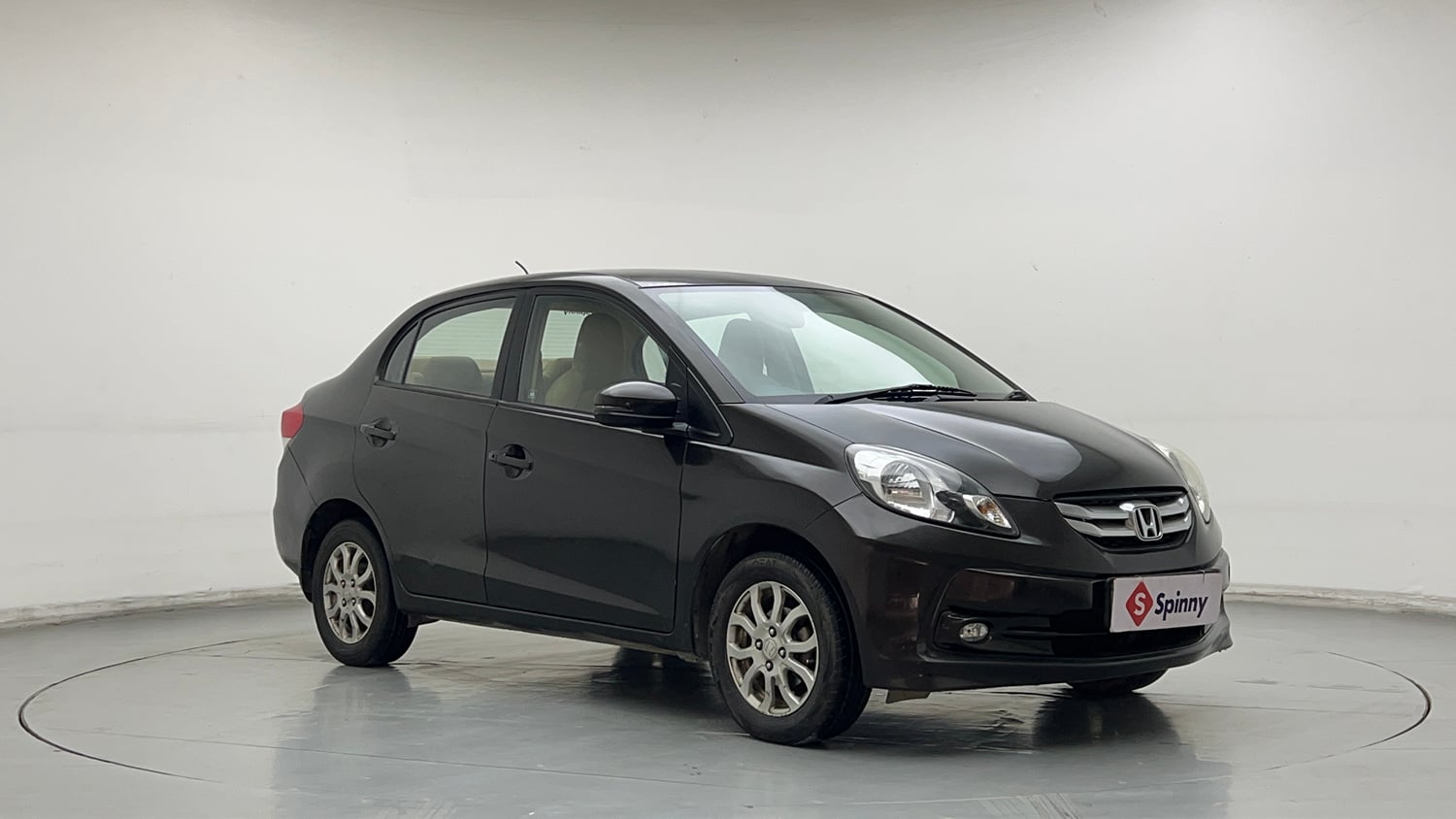 Used 2015 Honda Amaze 1.2 VX i-VTEC Petrol Manual exterior RIGHT FRONT CORNER VIEW
