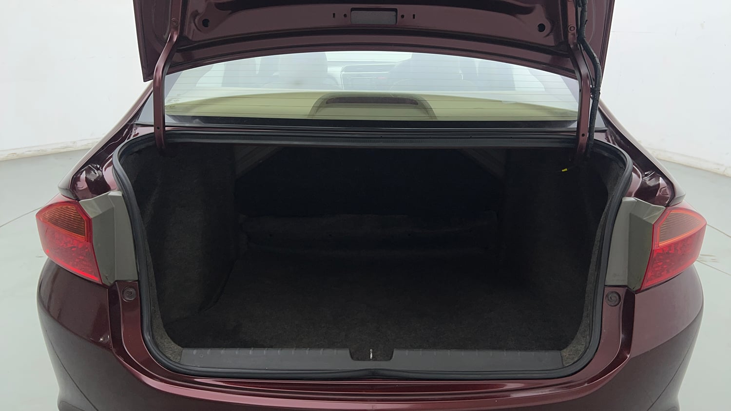 Used 2015 Honda City V Petrol Manual interior DICKY INSIDE VIEW