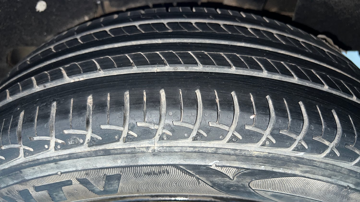 Used 2017 Maruti Suzuki Baleno Delta 1.2 Petrol Manual tyres LEFT REAR TYRE TREAD VIEW