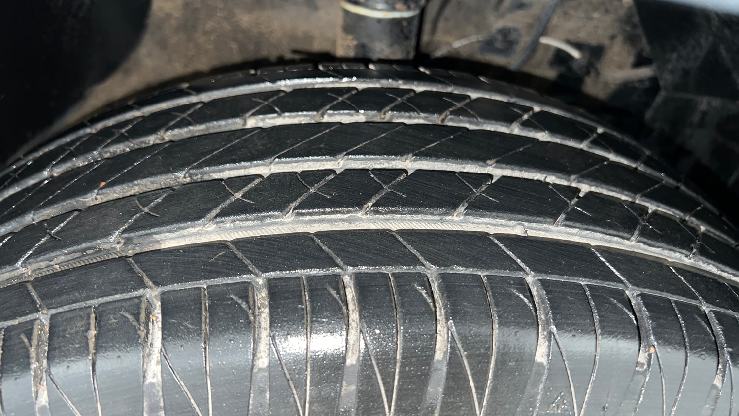 Used 2022 maruti-suzuki Vitara Brezza ZXi Plus Petrol Manual tyres RIGHT FRONT TYRE TREAD VIEW
